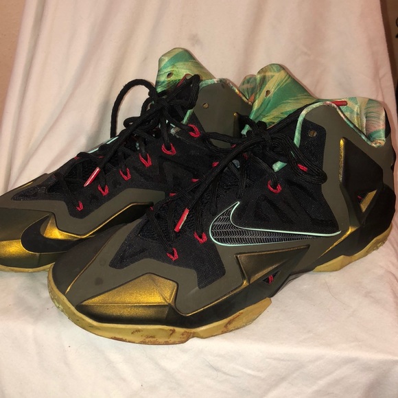 LEBRON 11 "KINGS PRIDE" - Picture 2 of 8